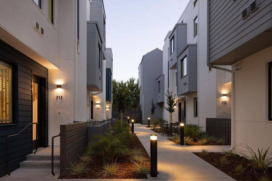 Townhouse for rent at 1935 Brush St E, Oakland, CA 94612