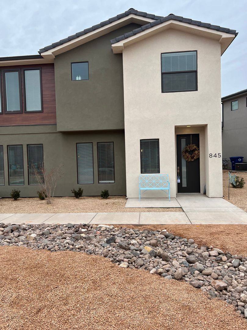 Townhouse for rent at 845 S Scarlet Oak Lane, Saint George, UT 84790