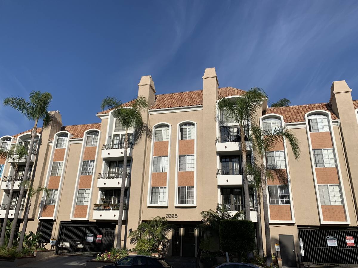 Apartment for rent at 3325 Castle Heights Ave, Los Angeles, CA 90034