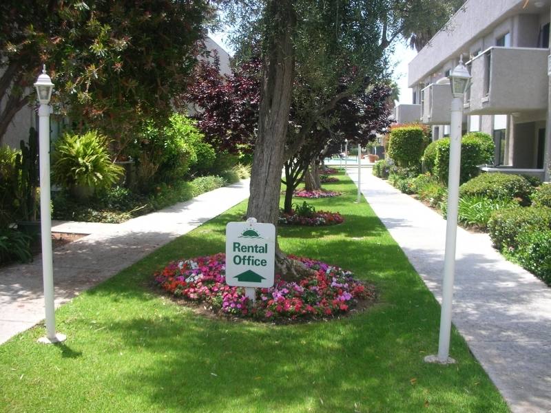 Apartment for rent at 1549 Placentia Ave, Newport Beach, CA 92663