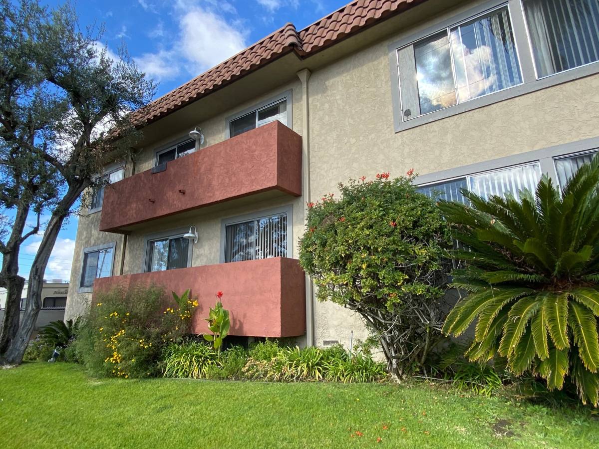 Apartment for rent at 2929 W 190th St, Redondo Beach, CA 90278