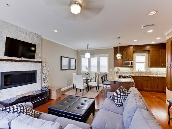 Townhouse for rent at 757 D Ave, Coronado, CA 92118