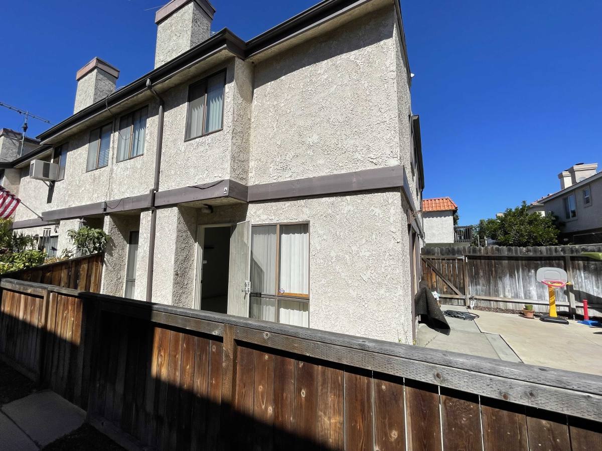 Townhouse for rent at 18842 Smokewood Circle #4, Huntington Beach, CA 92646