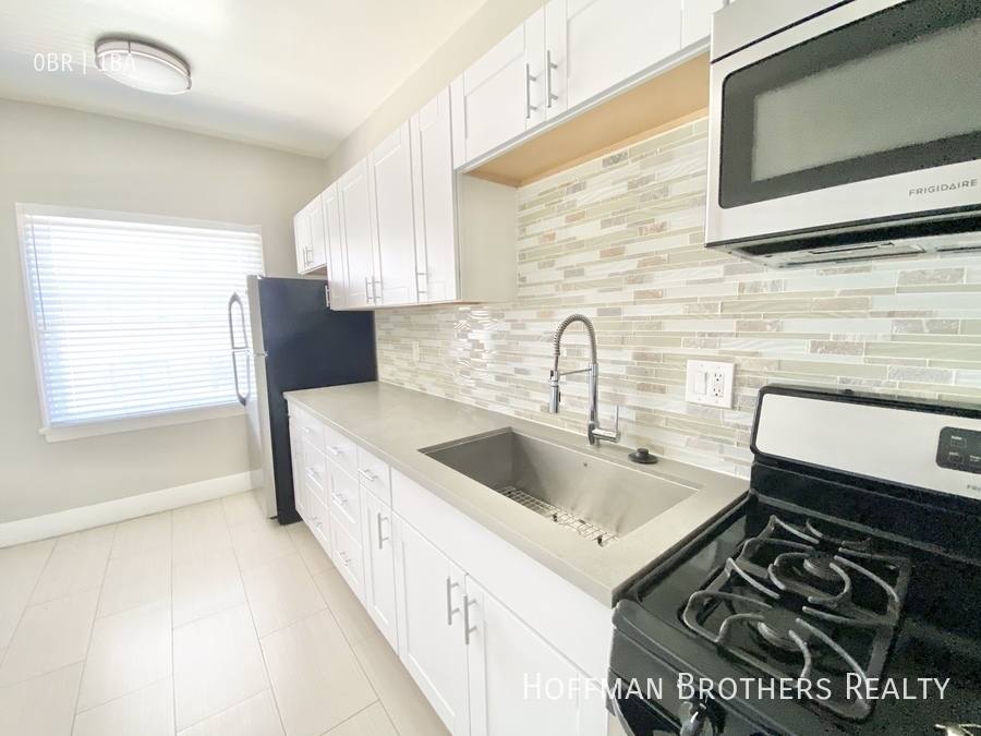 Apartment for rent at 2933 W 8th St #104, Los Angeles, CA 90005