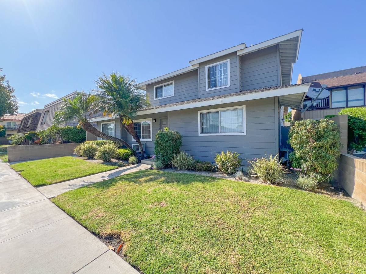 Apartment for rent at 3601 Farquhar Ave, Los Alamitos, CA 90720