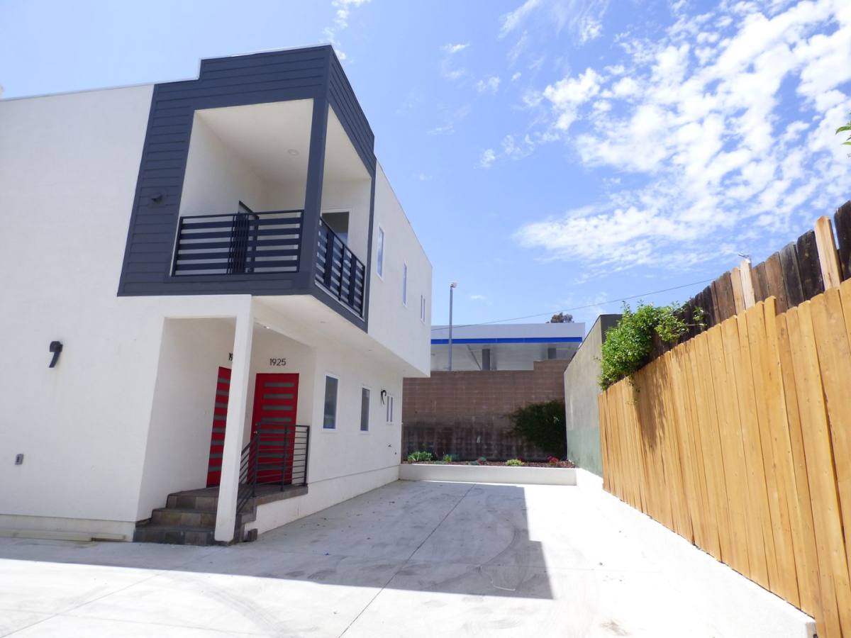 Apartment for rent at 1923 Holly Dr, Los Angeles, CA 90068
