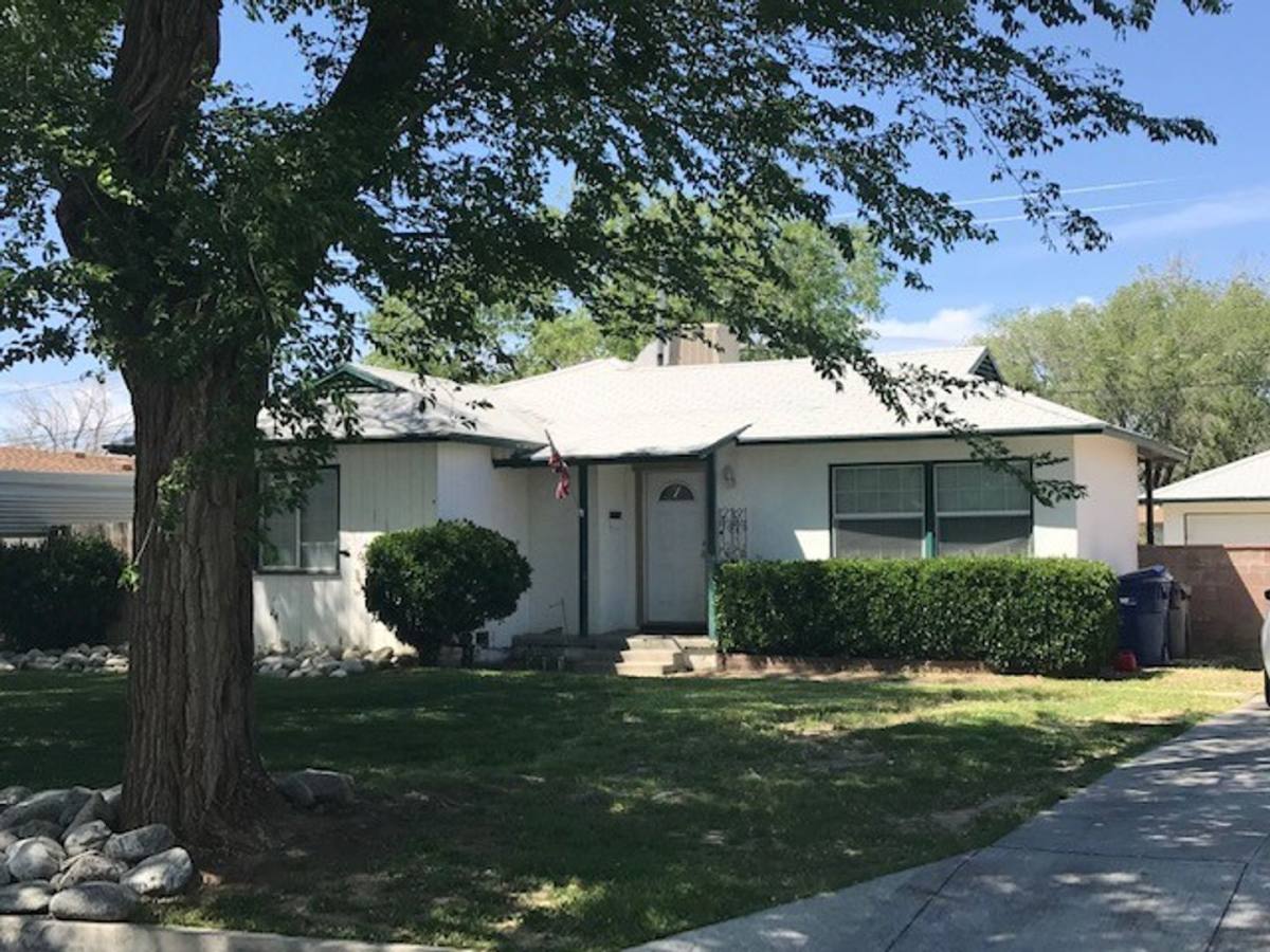House for rent at 1421 W Ivyton St, Lancaster, CA 93534