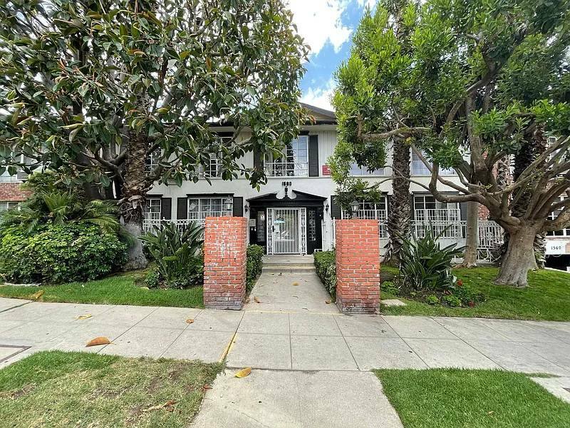 Apartment for rent at 1560 N Laurel Ave #106, Los Angeles, CA 90046