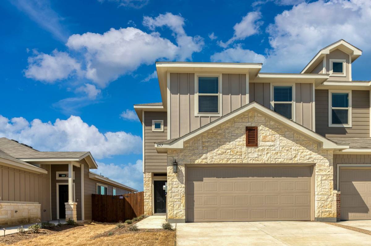 Townhouse for rent at 657 Fallow Dr, Venus, TX 76084