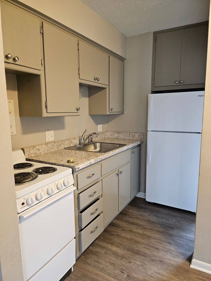 Apartment for rent at 2125 Indianola Ave, Des Moines, IA 50315
