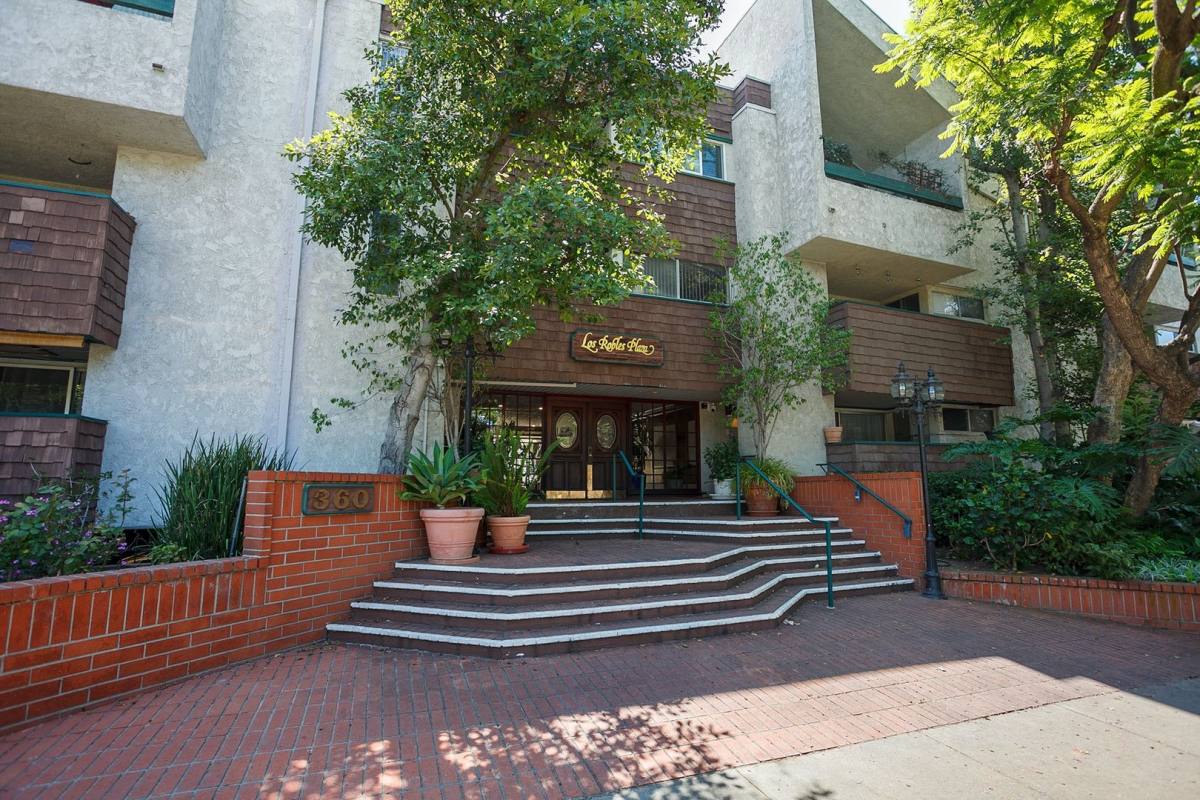 Apartment for rent at 360 S Euclid Ave, Pasadena, CA 91101