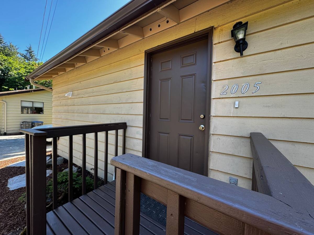 Apartment for rent at 2001, 2003, 2005 & 2007 Ford Ave, Bremerton, WA 98312