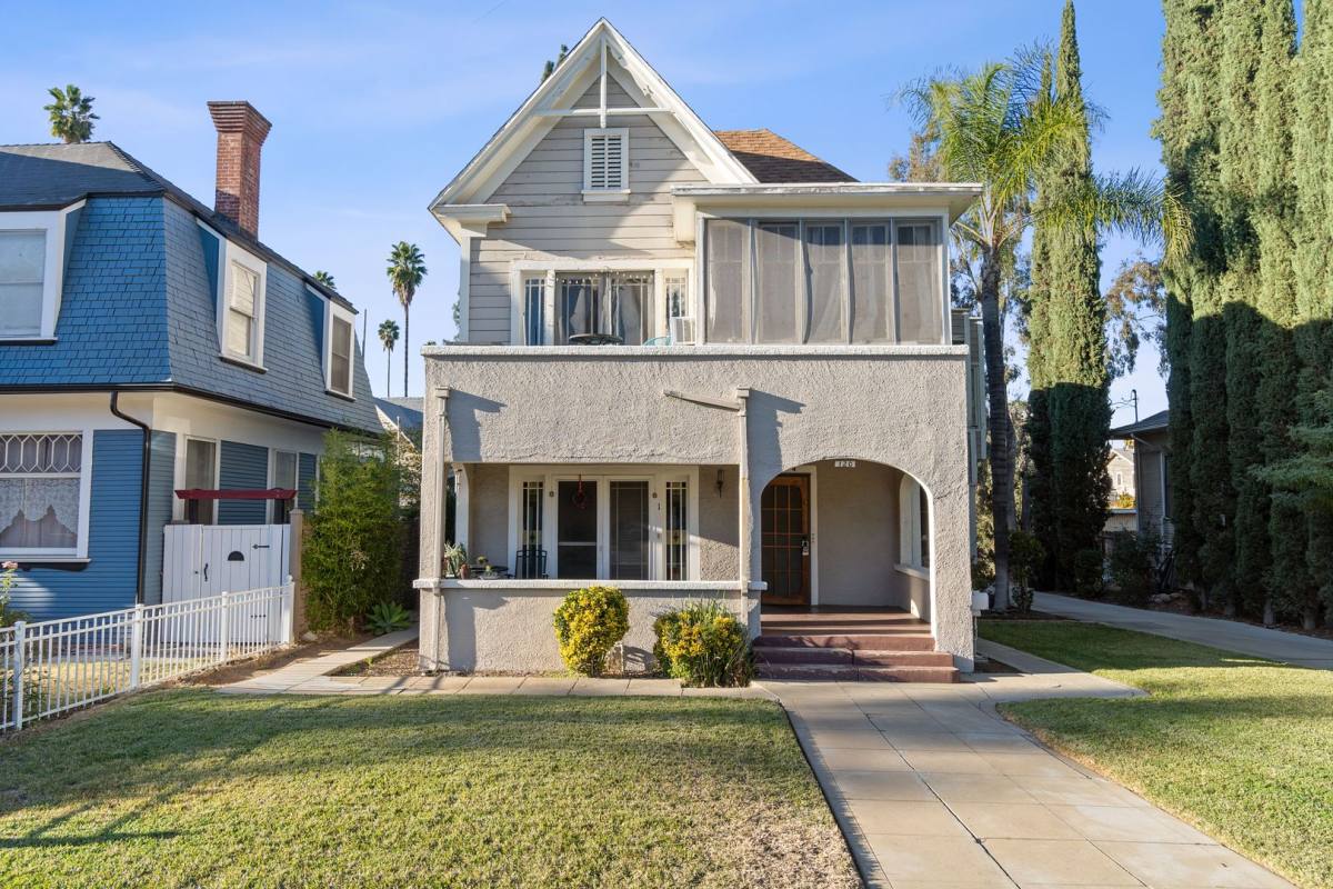 Apartment for rent at 120 W Olive Ave, Redlands, CA 92373