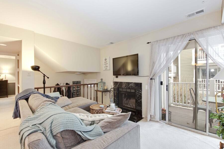 Condo for rent at 2813 S Woodrow St E, Arlington, VA 22206