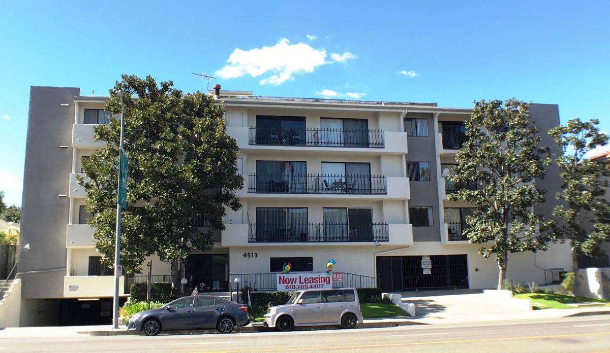 Apartment for rent at 4513 Woodman Ave, Sherman Oaks, CA 91423