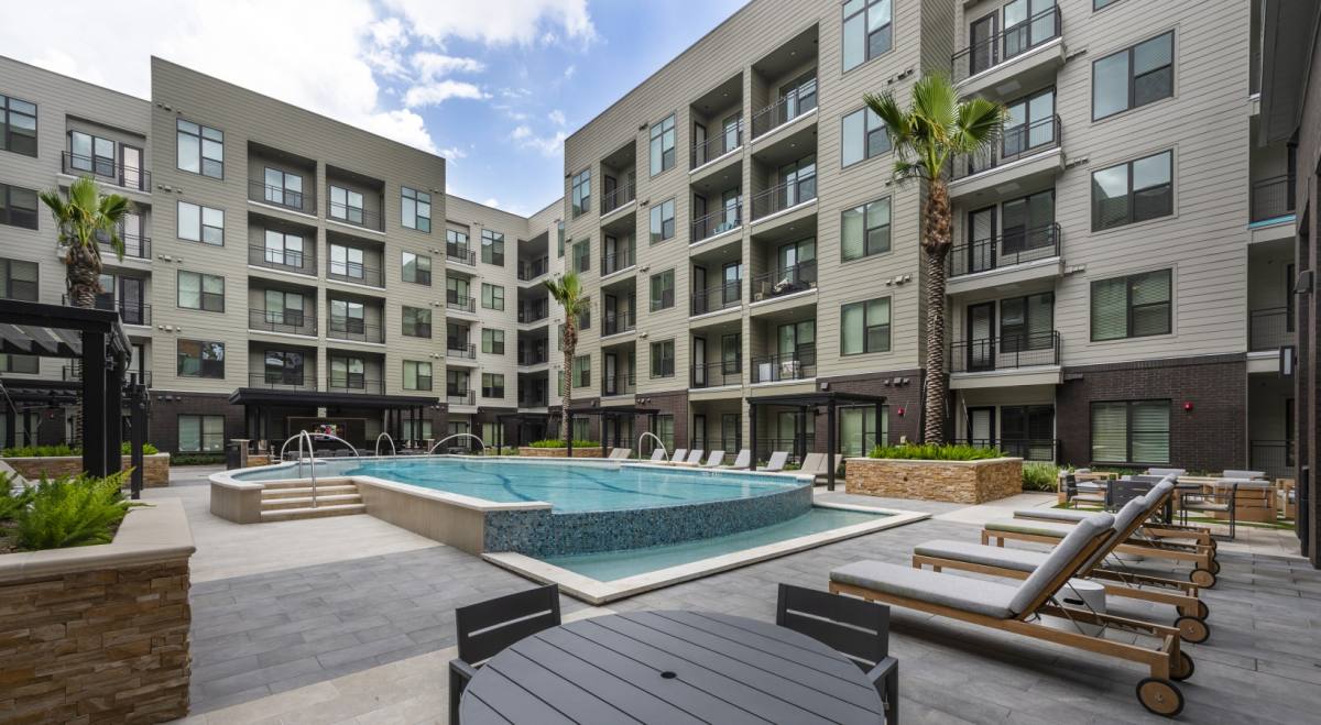 Apartment for rent at 556 W 19th St #A5-19, Houston, TX 77008