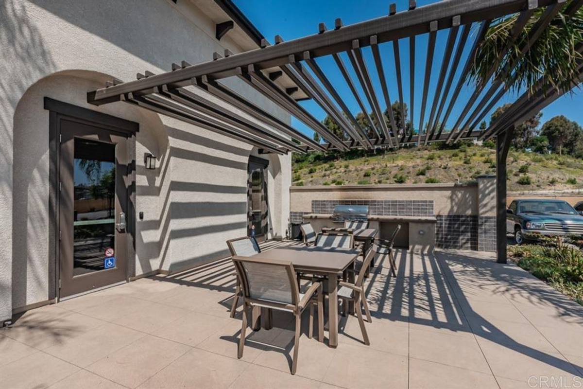 Townhouse for rent at 2472 Solara Lane, Vista, CA 92081