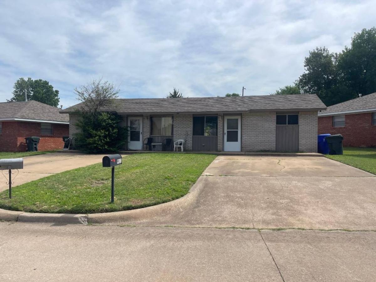 House for rent at 911 Deonne Circle, Norman, OK 73071