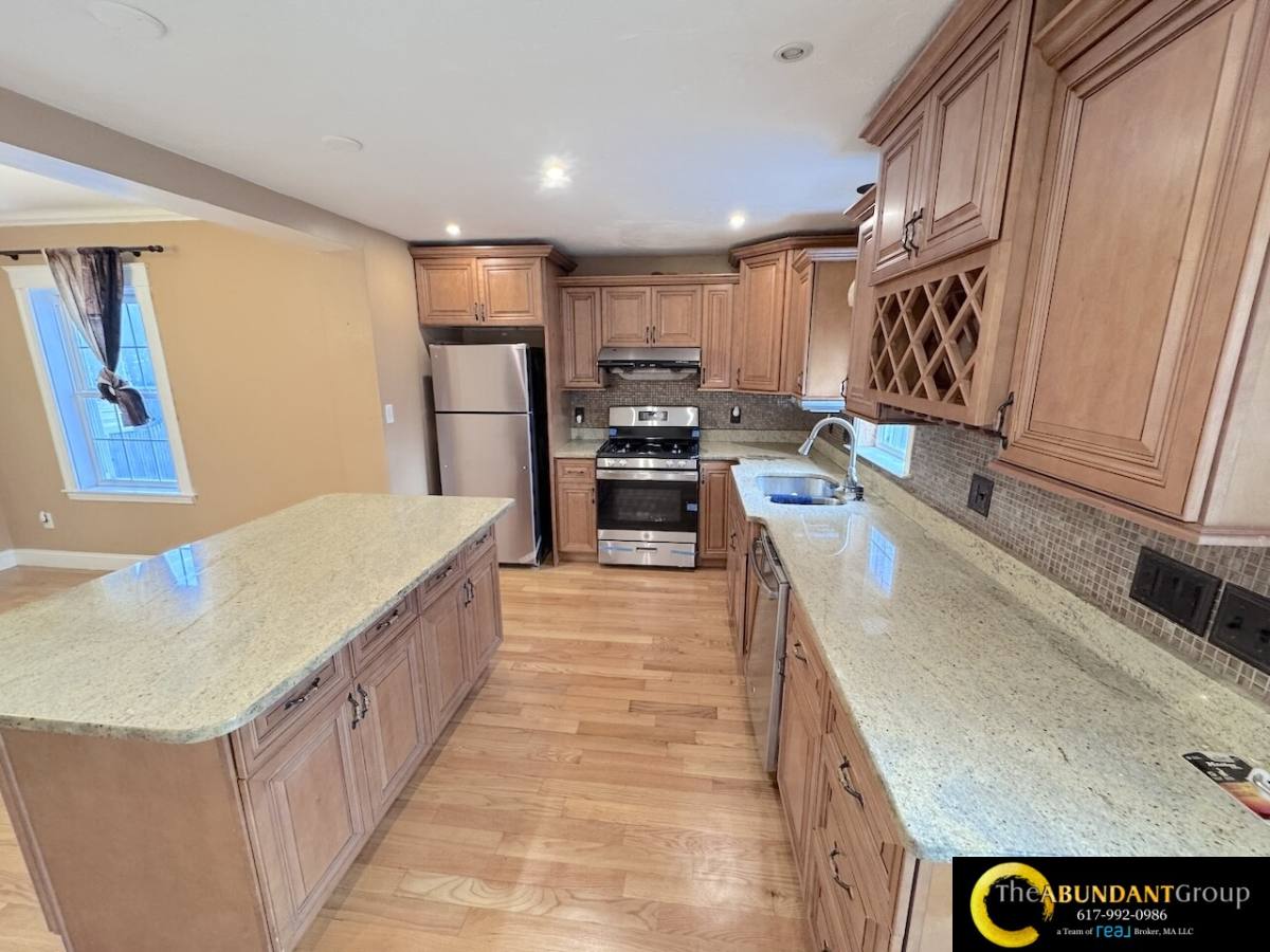 Townhouse for rent at 848 Main St, Winchester, MA 01890