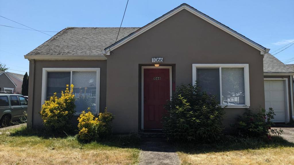 House for rent at 1038 Howard St SE, Salem, OR 97302