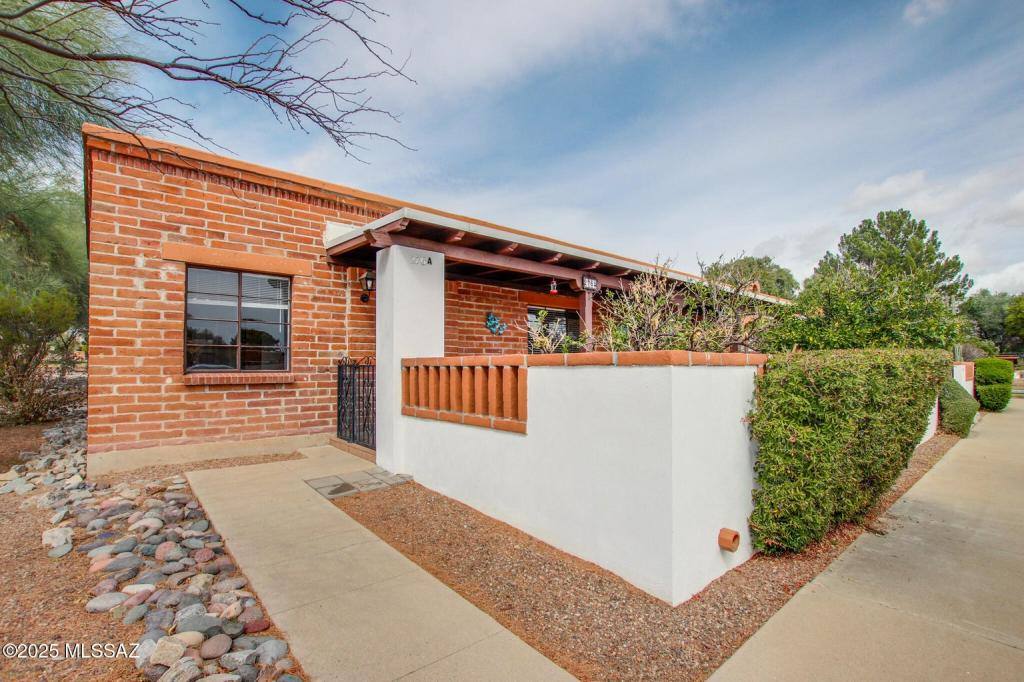 Townhouse for rent at 276 S Paseo Sarta A, Green Valley, AZ 85614