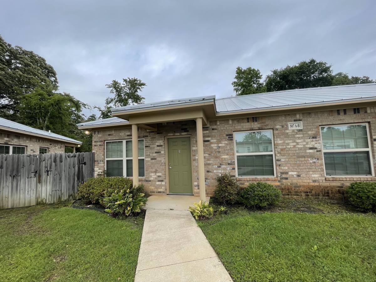 House for rent at 507 E Bryson Ave, Athens, TX 75751