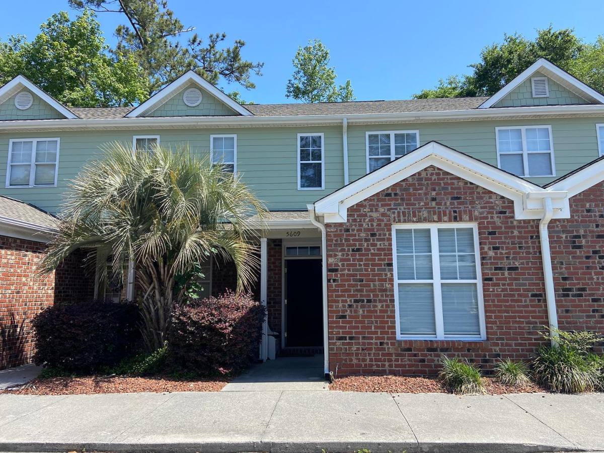 Townhouse for rent at Hinton Oaks, 5609 Moss Vine Place #1, Wilmington, NC 28403