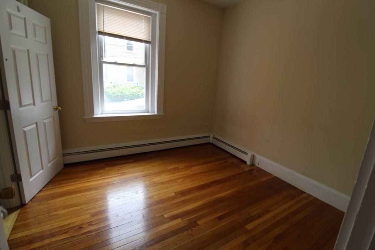 Apartment for rent at 17 Elm St #2, Cambridge, MA 02139