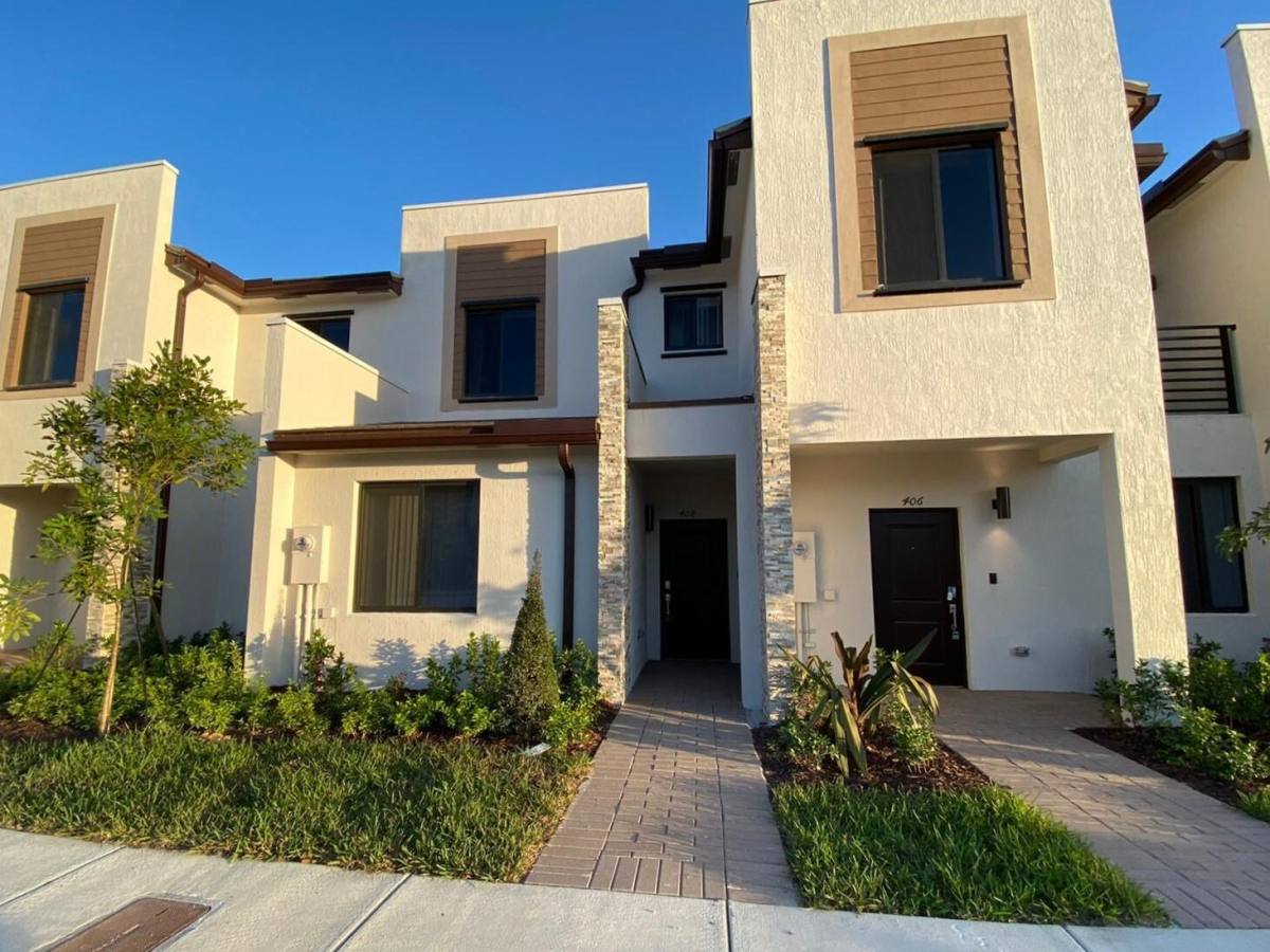 Townhouse for rent at 408 NE 208th Terrace #408, Miami, FL 33179