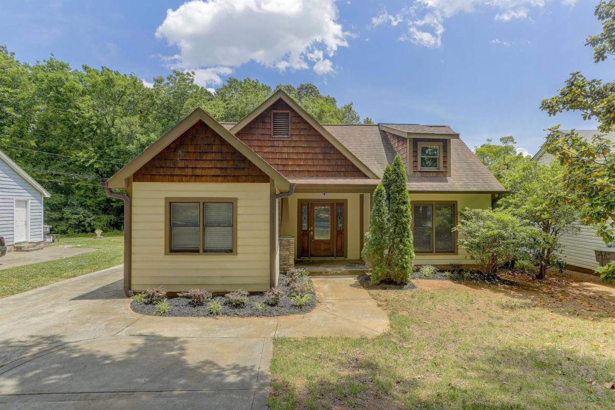 House for rent at 448 N Summit Ave, Charlotte, NC 28216