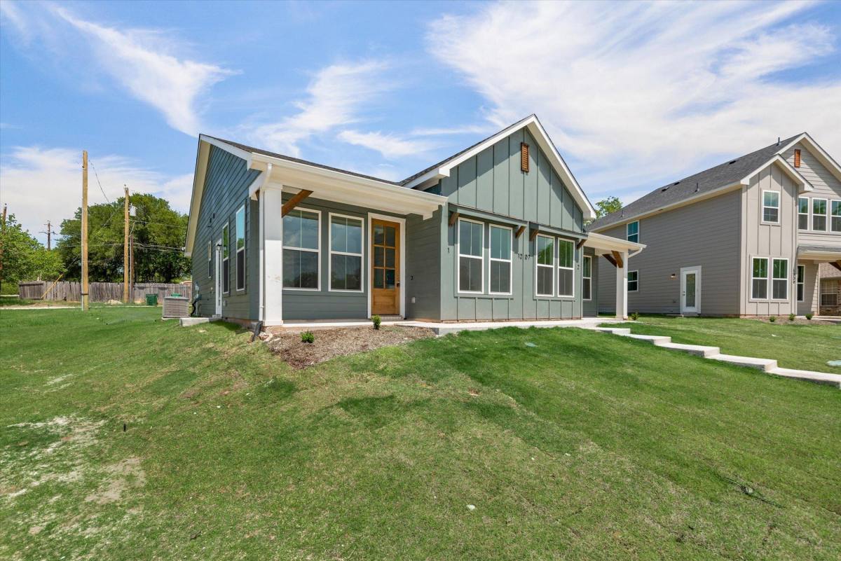 Townhouse for rent at Runaway Bay, 1207 Chestnut Court Runa #2, Bridgeport, TX 76426