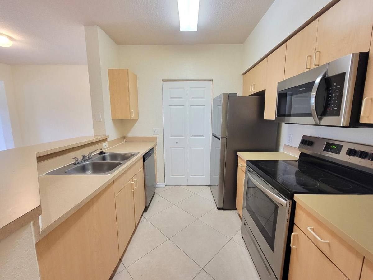 Townhouse for rent at The Belmont, 2109 Belmont Lane, Pompano Beach, FL 33068