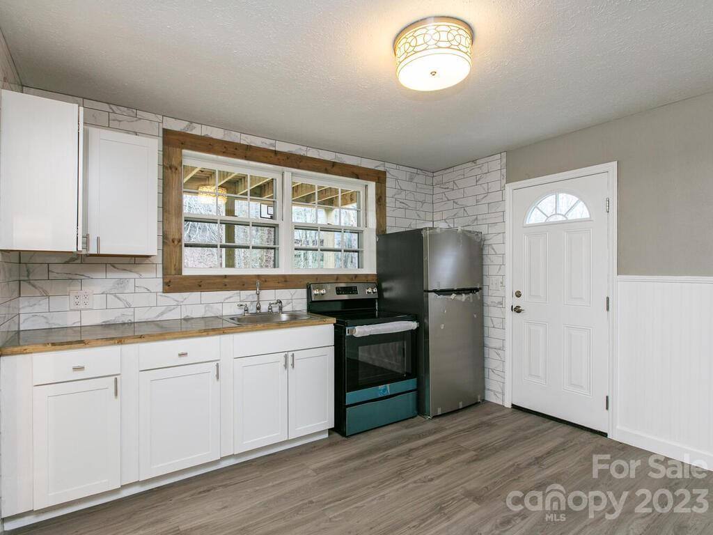 Townhouse for rent at 659 Salisbury Rd, Hendersonville, NC 28792