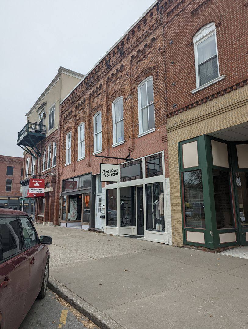 Apartment for rent at 118-120 E Morrison St, Fayette, MO 65248