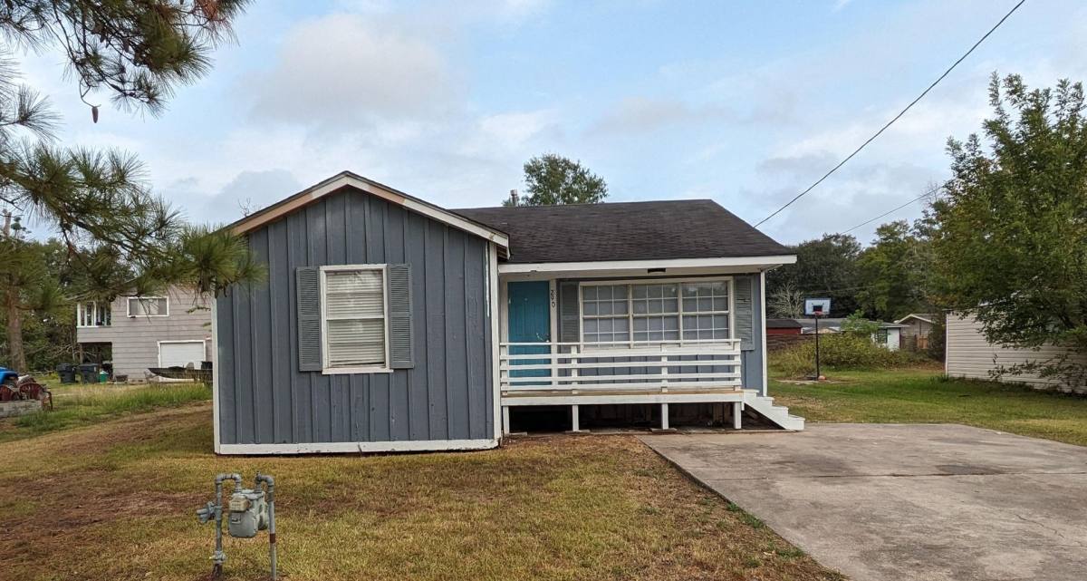 House for rent at 290 Hebert Dr, Bridge City, TX 77611
