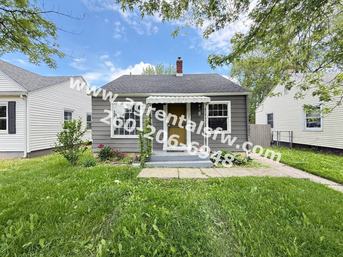 House for rent at 2817 Chestnut St, Fort Wayne, IN 46803