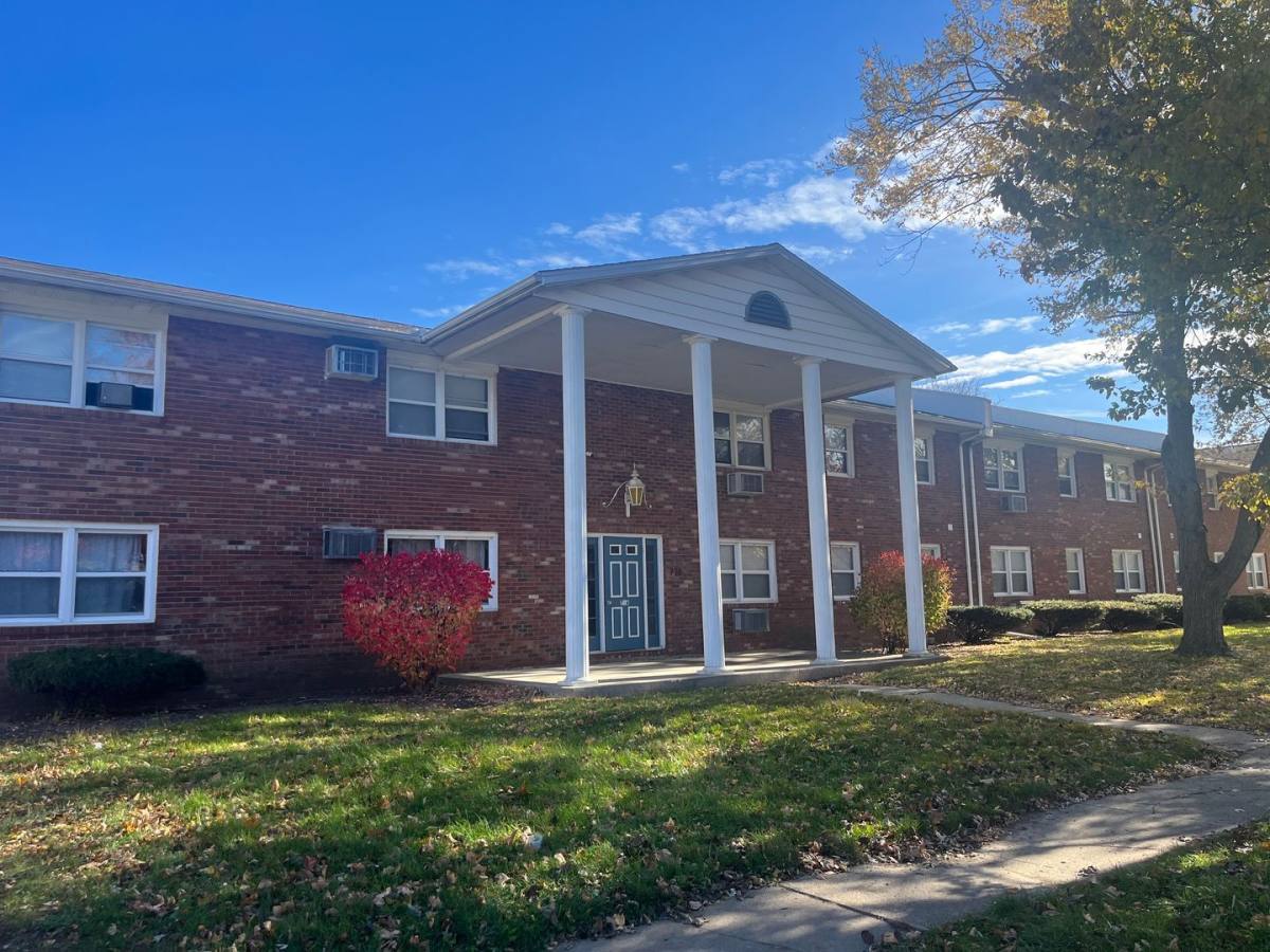 Apartment for rent at 716 Arcadia, Bloomington, IL 61704