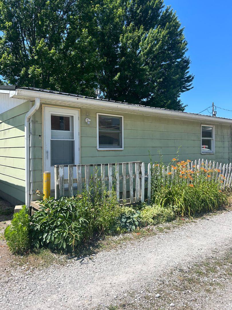 Townhouse for rent at 106 S Vine St, Waynetown, IN 47990