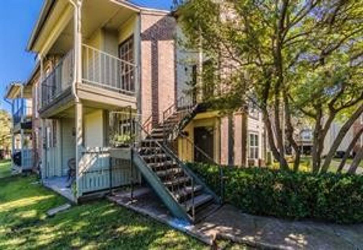 House for rent at 5981 Arapaho Rd, Dallas, TX 75248