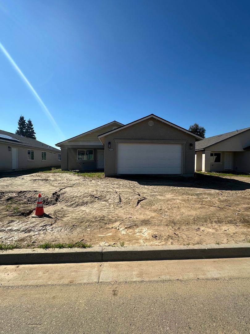 House for rent at 2442 W Park Dr, Madera, CA 93637