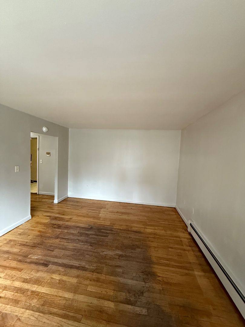 Apartment for rent at 48 Evergreen Ave, Hartford, CT 06105