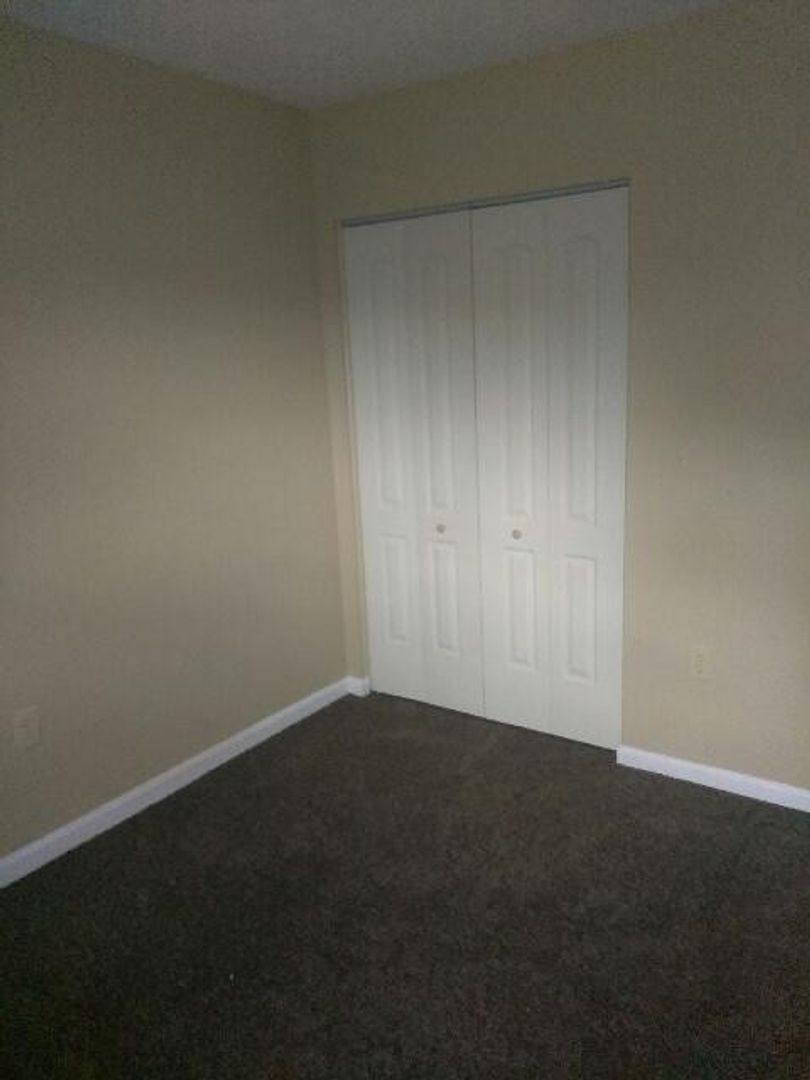 Apartment for rent at 4904 Saddlebrook Lane, Louisville, KY 40216