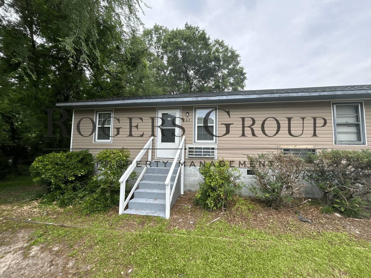 Apartment for rent at 807-809 Hughes St, Henderson, NC 27536