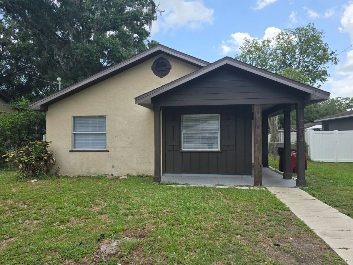House for rent at 1204 N Gordon St, Plant City, FL 33563