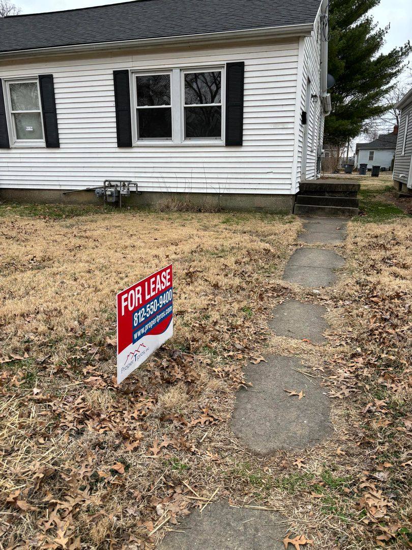 Apartment for rent at 929 Stanley Ave, Evansville, IN 47711