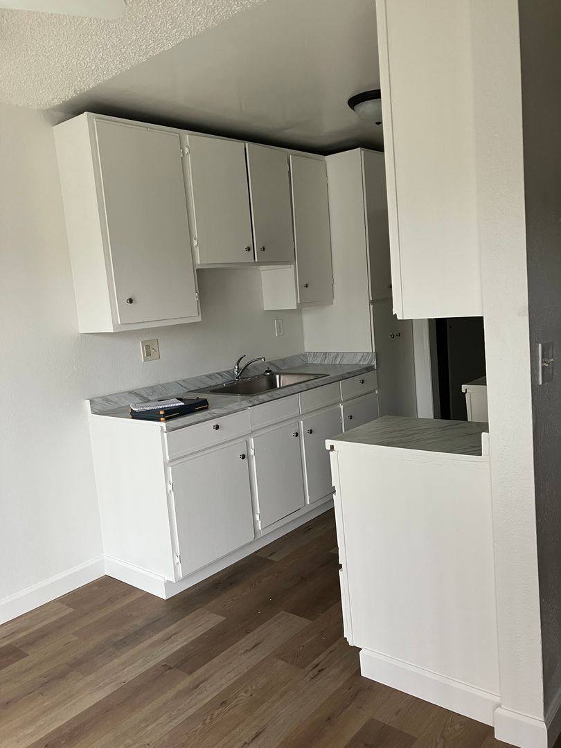 Apartment for rent at 520 E Adams St, Long Beach, CA 90805