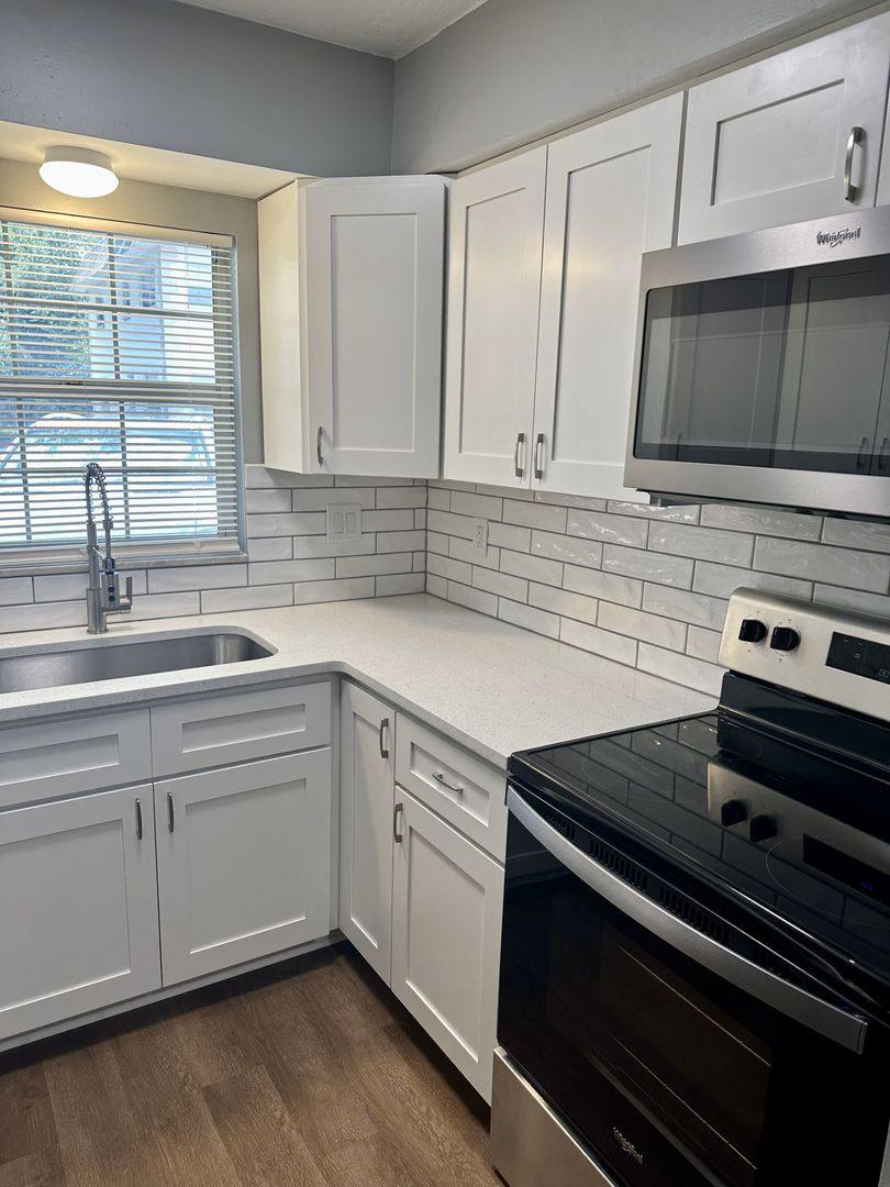 Apartment for rent at 1500 W Bay Dr, Largo, FL 33770