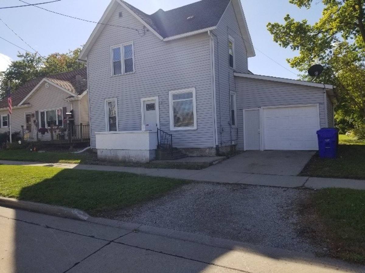 House for rent at 707 E 9th St, Kaukauna, WI 54130
