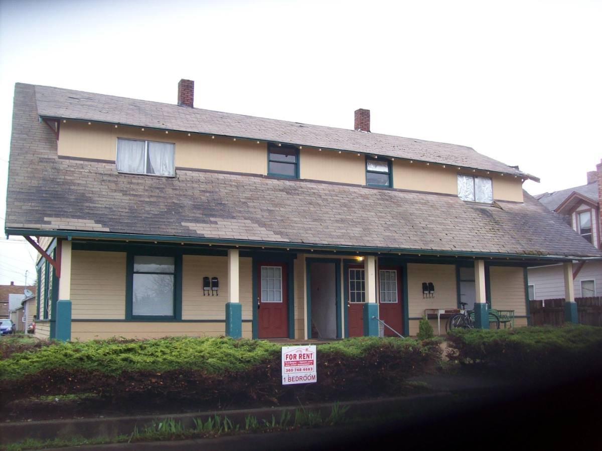 Apartment for rent at 309-311 E Pine St, Centralia, WA 98531
