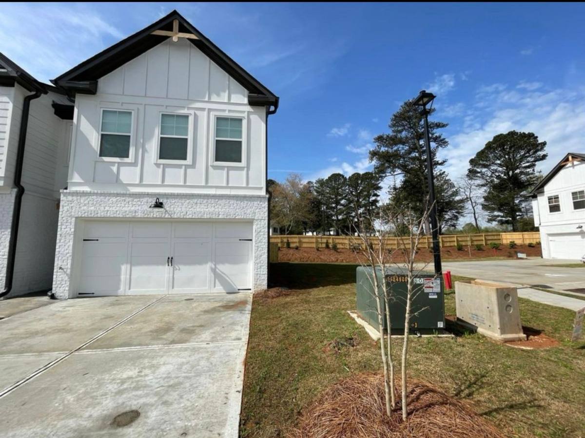 Townhouse for rent at 175 Auburn Valley Way, Auburn, GA 30011